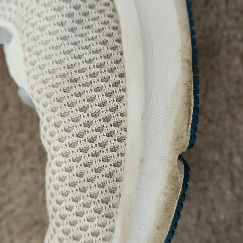 Under Armour Charged Pursuit Sneakers - Picture 4 of 12